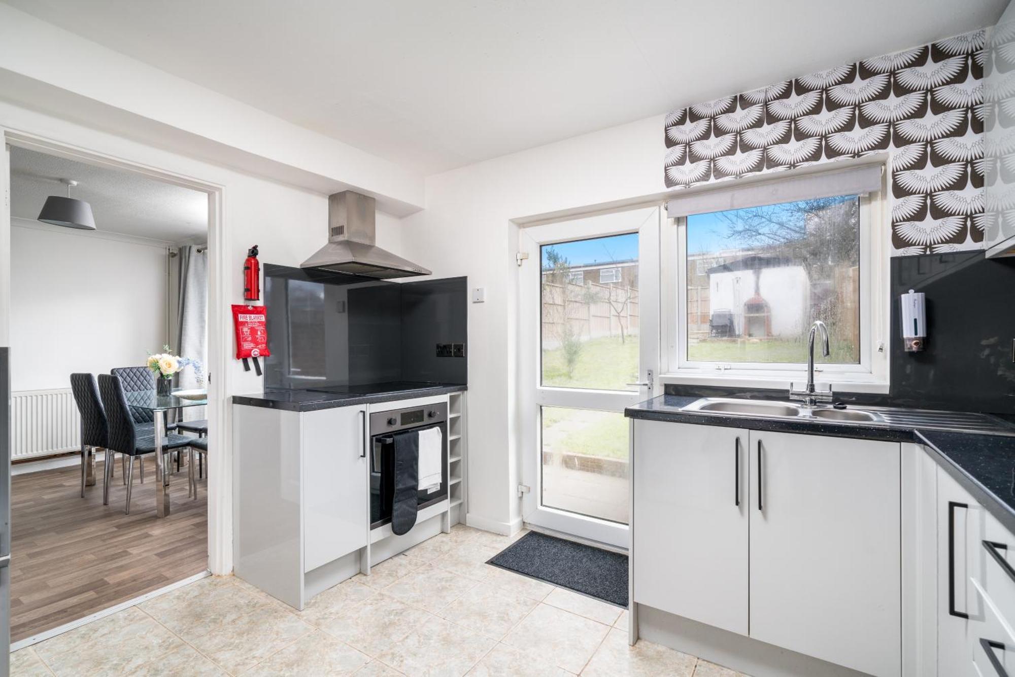 Skyvillion-Stevenage Amazing 3Bed House, Garden, Free Off Street Parking For 2 Cars, Wifi Apartamento Exterior foto